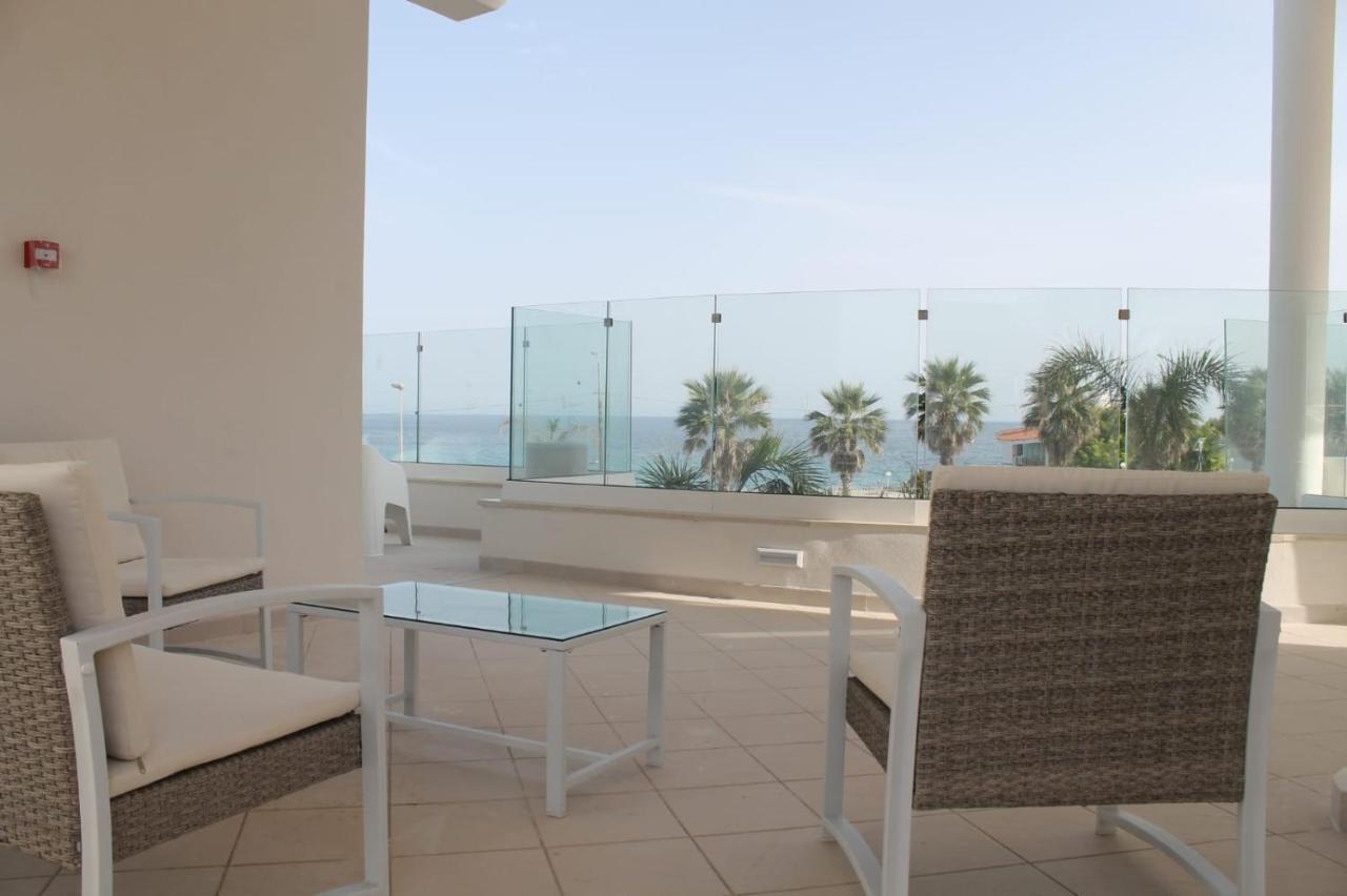 Jonium Hotel - Amazing Sea View And Swimming Pool Пулзано Екстериор снимка