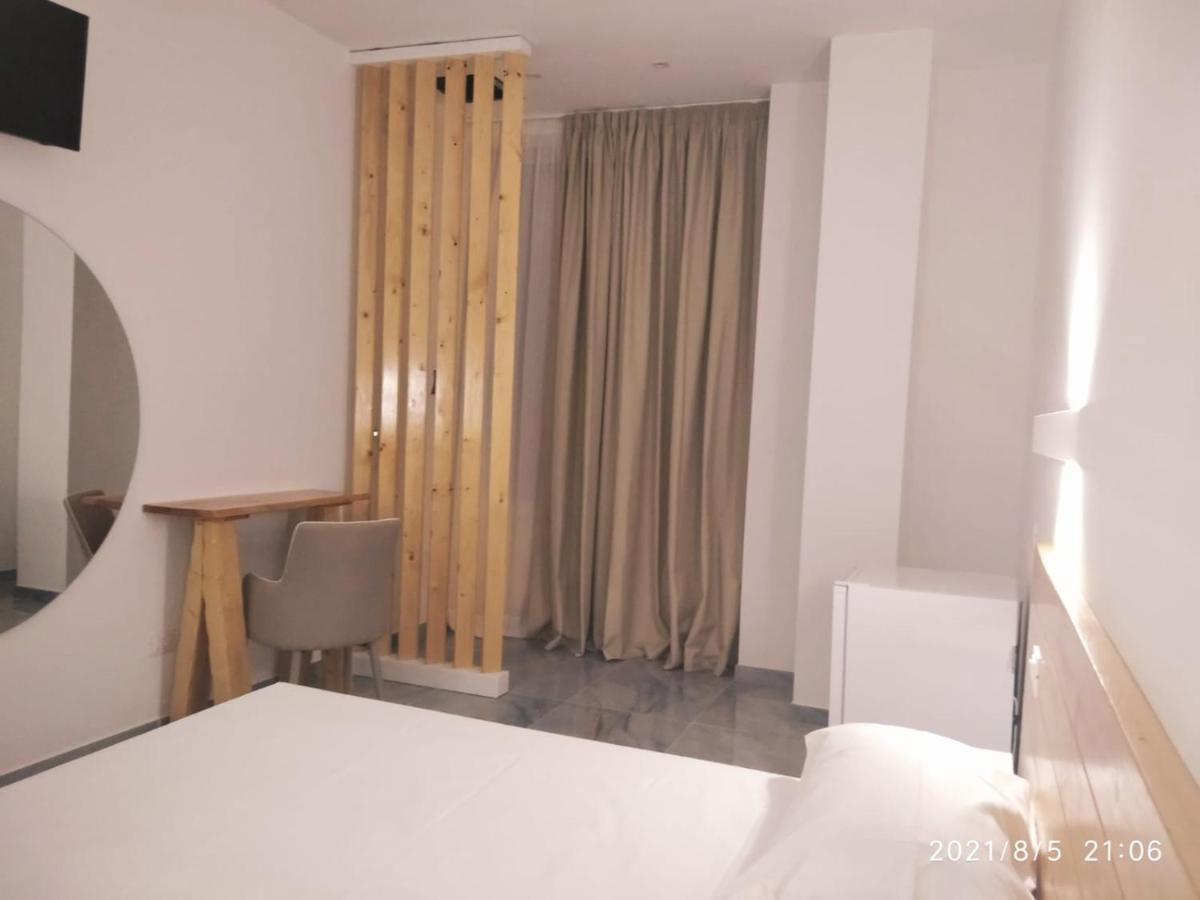 Jonium Hotel - Amazing Sea View And Swimming Pool Пулзано Екстериор снимка