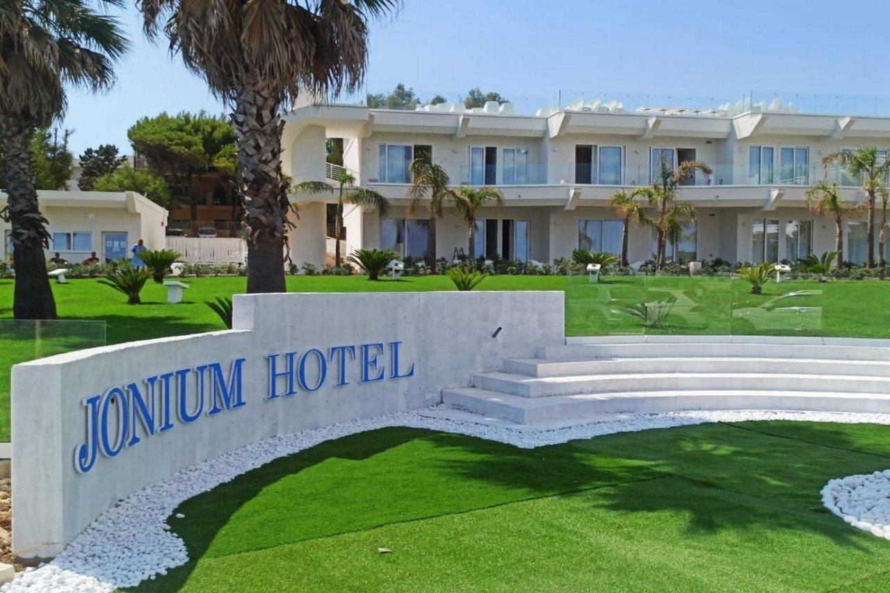 Jonium Hotel - Amazing Sea View And Swimming Pool Пулзано Екстериор снимка