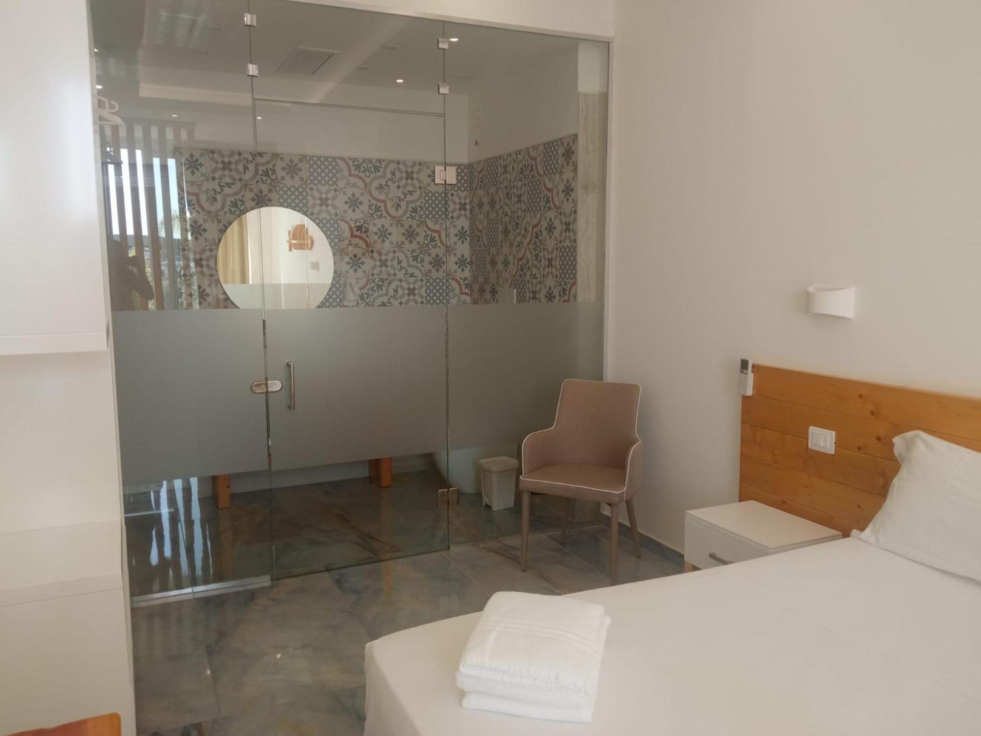 Jonium Hotel - Amazing Sea View And Swimming Pool Пулзано Екстериор снимка
