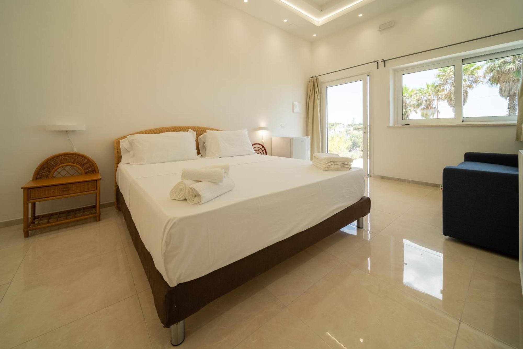 Jonium Hotel - Amazing Sea View And Swimming Pool Пулзано Екстериор снимка