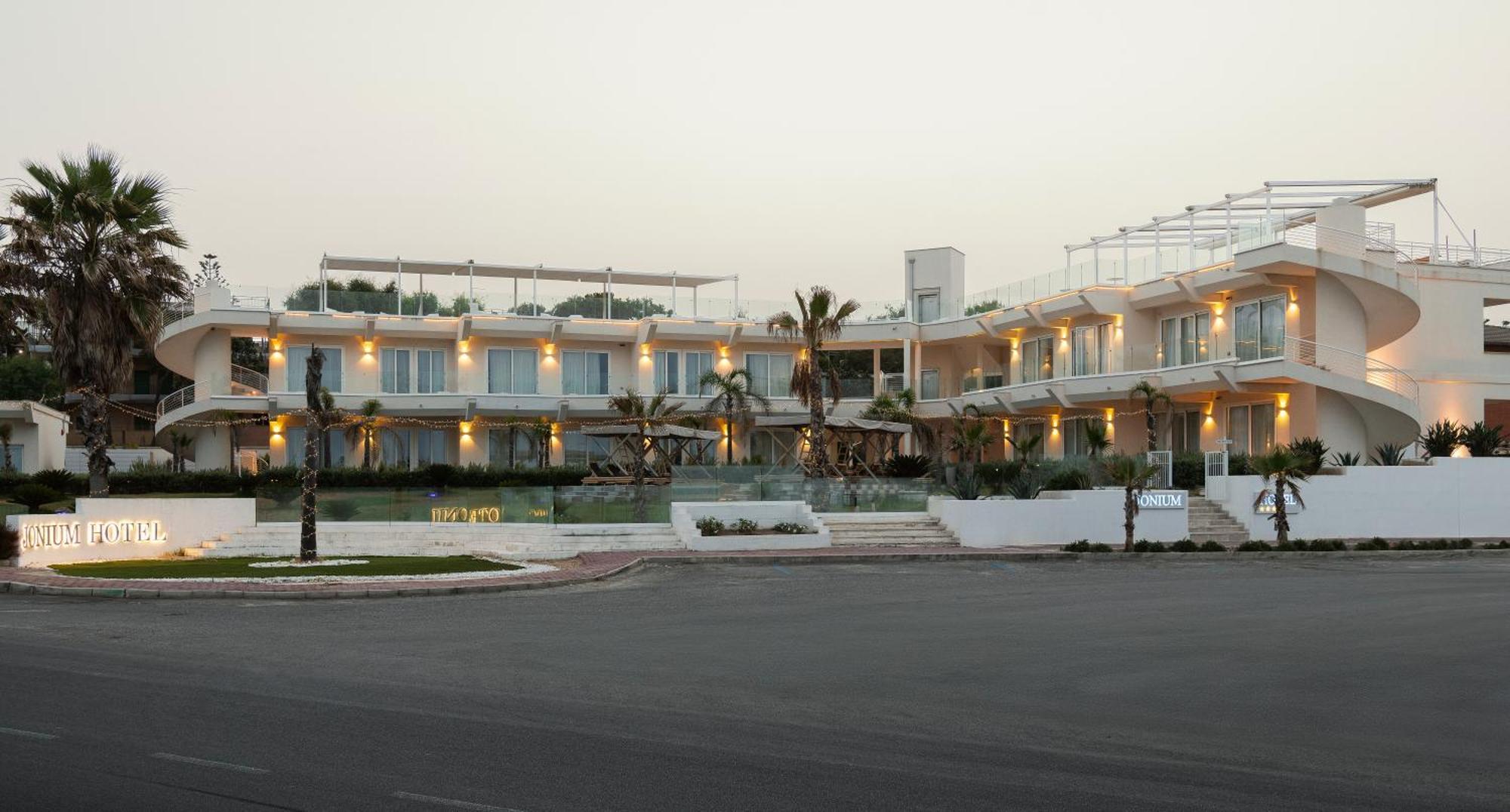 Jonium Hotel - Amazing Sea View And Swimming Pool Пулзано Екстериор снимка